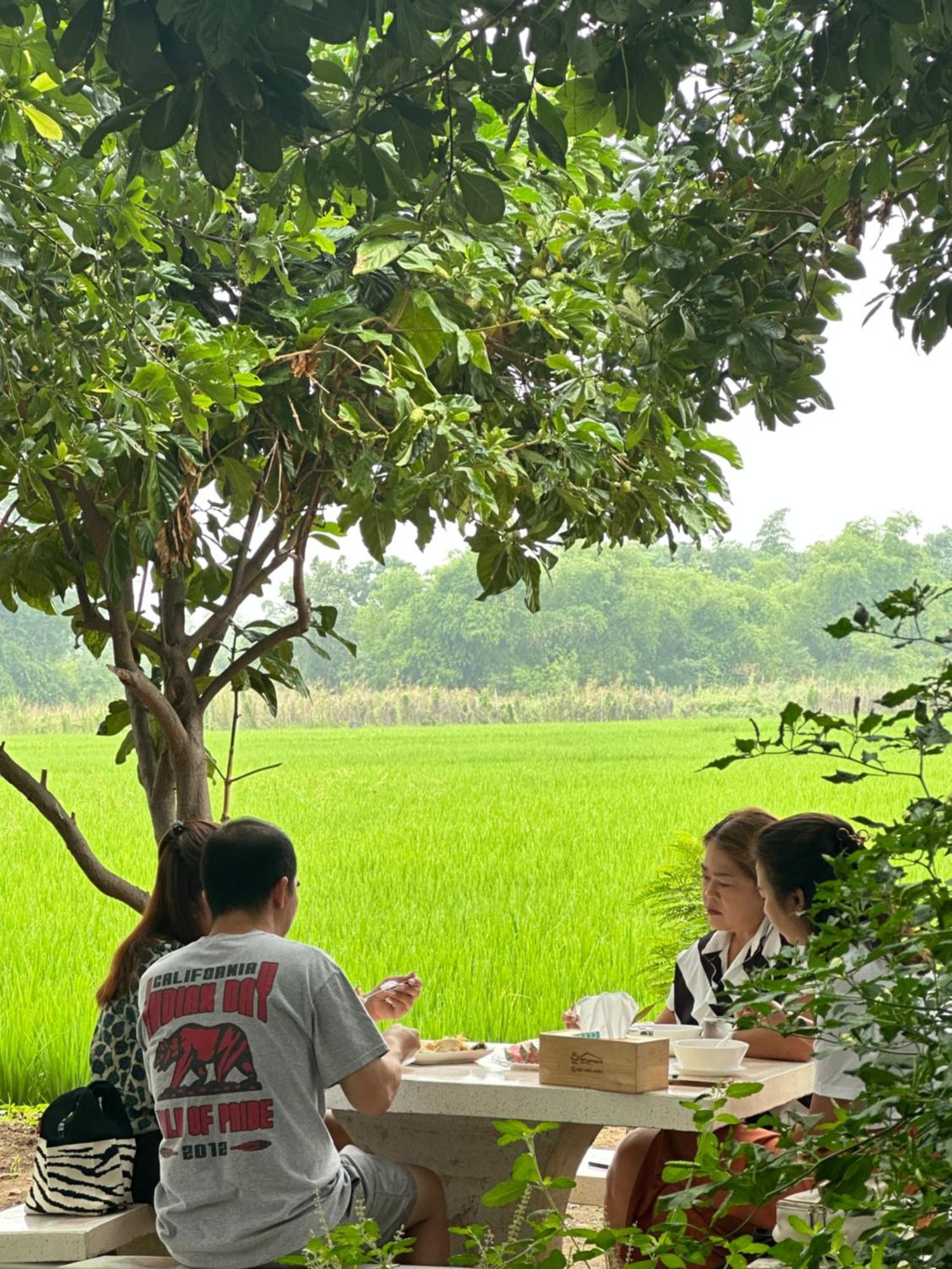 Ban Suweena Uthai Thani Zewnętrze zdjęcie